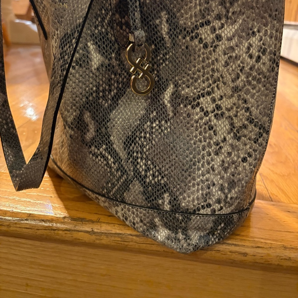 Cole Hahn Tote bag